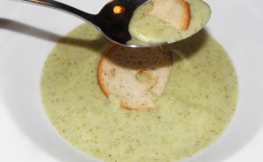 Brokkolikrémleves