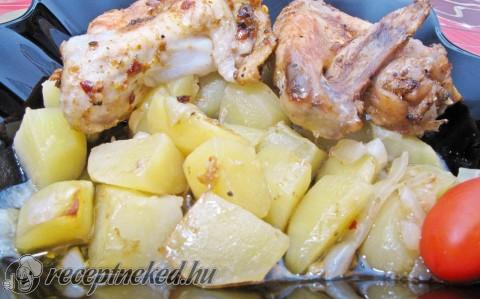 Mexikói grill csirkeszárnyak hagymás tepsis krumplival