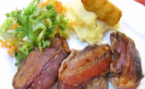 Baconbe gyöngyölt fűszeres pulykamáj
