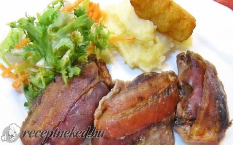 Baconbe gyöngyölt fűszeres pulykamáj