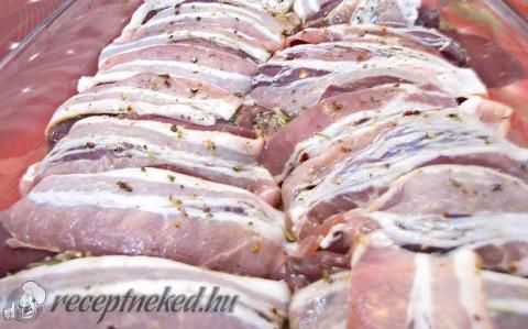 Baconbe gyöngyölt fűszeres pulykamáj