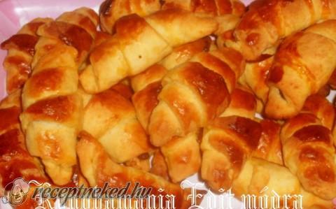 Nutellával töltött kelt kifli