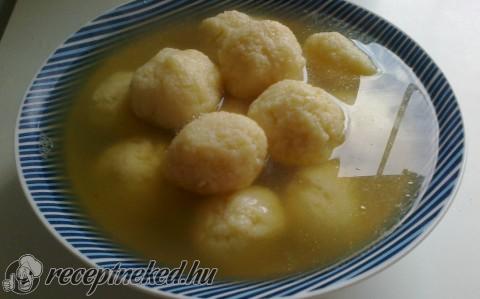 Grízgombóc leves
