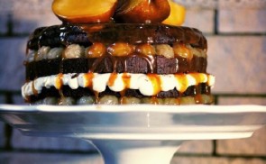 Csokis-karamellás körte torta