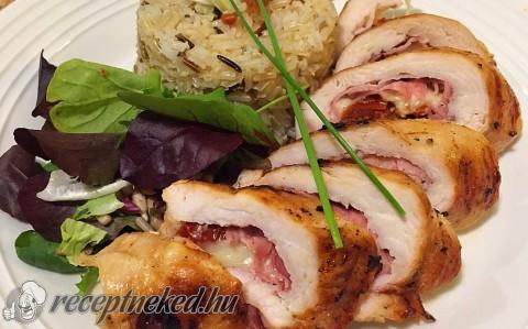 Csirketekercsek aszalt paradicsommal és mozzarellával