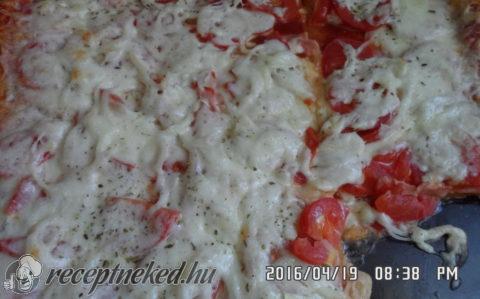 Szalámis pizza