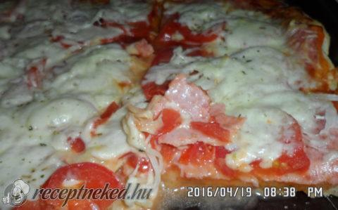 Szalámis pizza