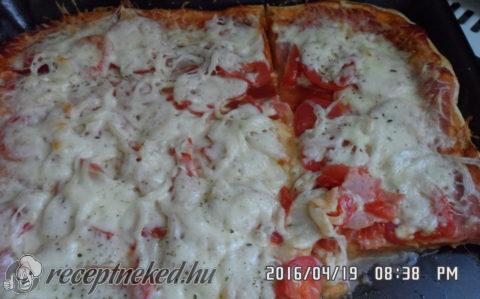 Szalámis pizza