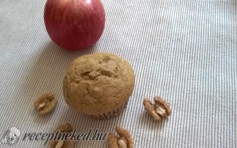 Zablisztes almás diós muffin