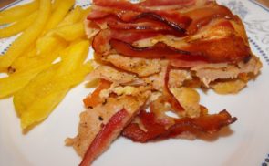 Bacon tetős rakott csirke
