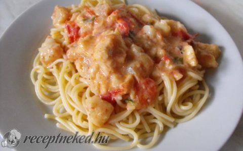 Bazsalikomos hal spagettivel