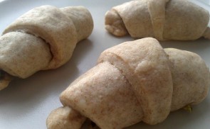 Cukkinis, pirított napraforgómagos minikifli