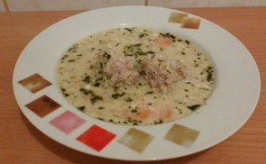 Tárkonyos húsgombóc leves