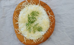 Duplán kapros lángos