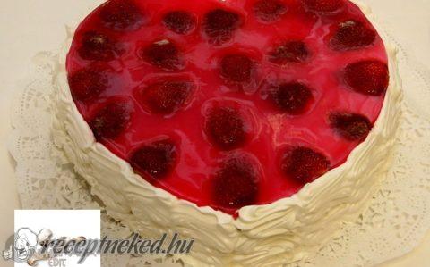 Eperkrémes torta