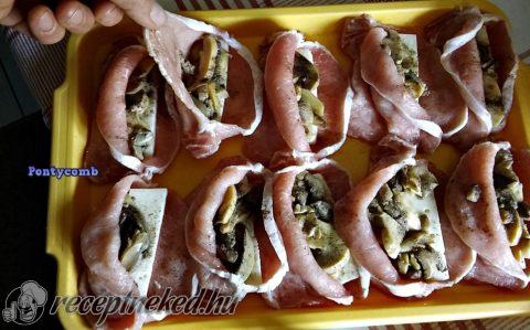 Sajttal és gombával töltött karajszelet