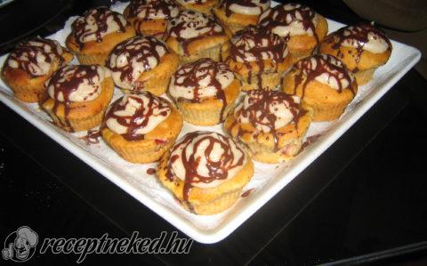 Szilvás muffin fahéjas mascarpone krémmel