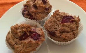 Gluténmentes, cukormentes meggyes muffin