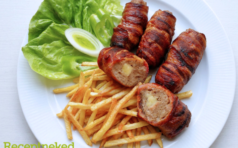 Sajttal töltött fasírt baconbe tekerve