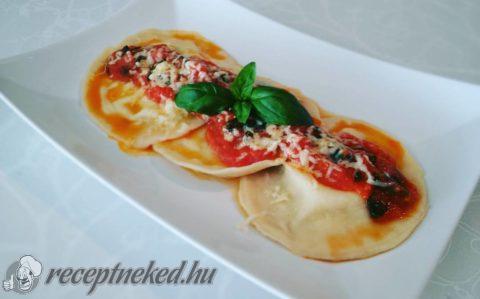 Tönköly ravioli fokhagymás túróval töltve