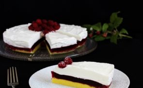 Málnazselés-tejfölhabos torta