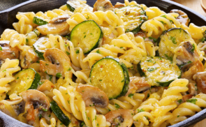 Cukkinis-gombás fusilli