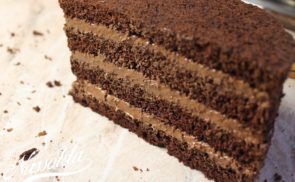 Csokoládé torta főzött krémmel