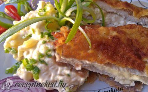 Mackósajttal töltött karajszeletek majonézes krumplival