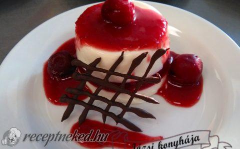 Meggyes panna cotta rumos meggymártással