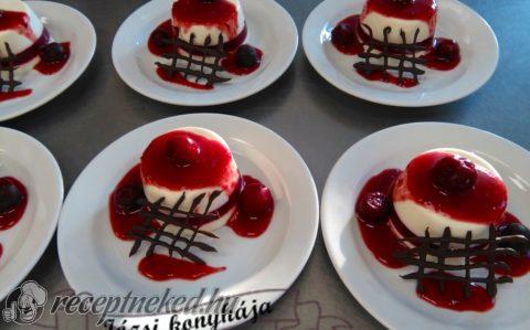 Meggyes panna cotta rumos meggymártással