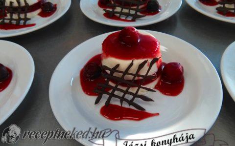 Meggyes panna cotta rumos meggymártással