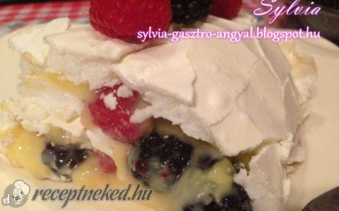 Pavlova tekercs szedres-málnás vaníliakrémmel