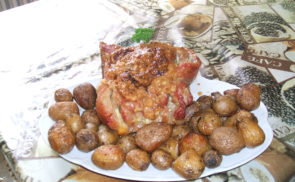 Sajttal, baconnel töltött tarja