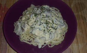 Sajtos gombás tejfölös spagetti