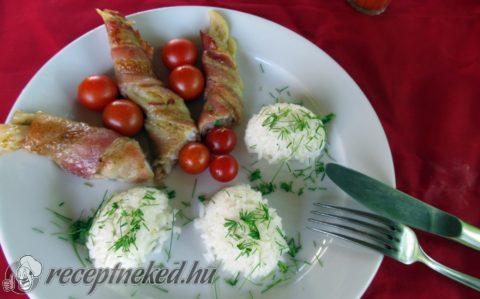 Baconbe tekert rozmaringos tengeri halfilé