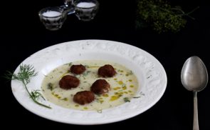 Karalábé krémleves kakukkfüves húsgombóccal
