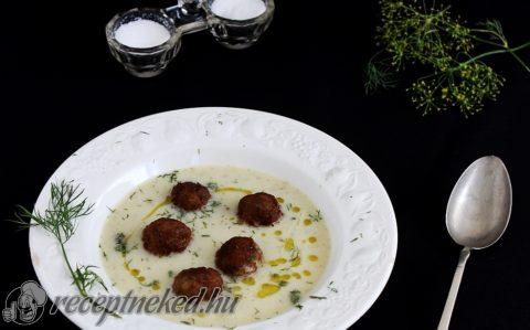 Karalábé krémleves kakukkfüves húsgombóccal