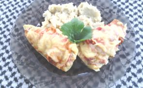 Szalonnába göngyölt töltött paprika