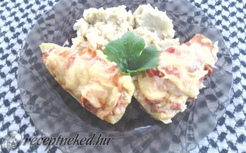 Szalonnába göngyölt töltött paprika