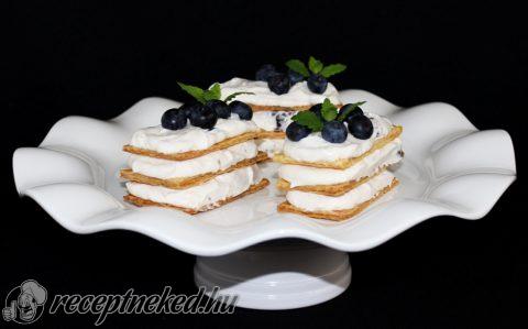 Mille-feuille áfonyás krémmel