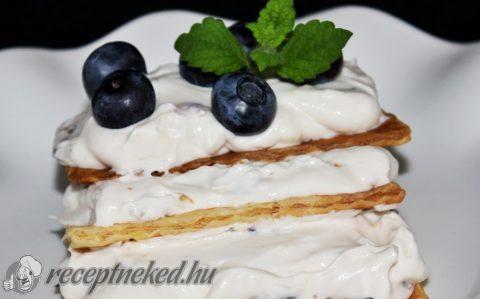 Mille-feuille áfonyás krémmel