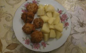 Rántott gomba, főtt krumplival