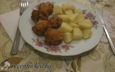Rántott gomba, főtt krumplival
