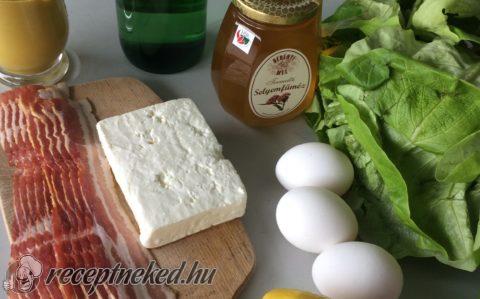 Feta sajt baconben, mézes mustáros öntettel
