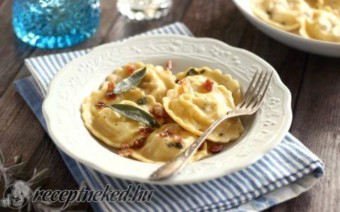 Házi ravioli, parmezános burgonyatöltelékkel