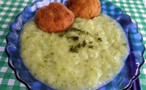 Cukkini főzelék fasírttal a paleo jegyében