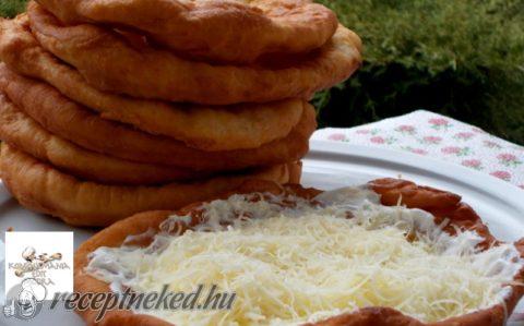 Sajtos-tejfölös lángos