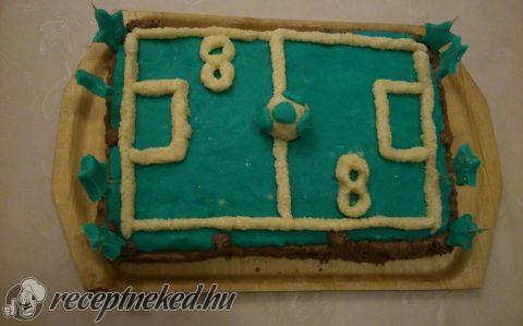 Focipálya torta