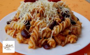 Fusilli babos-húsos raguval