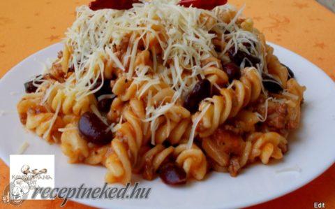 Fusilli babos-húsos raguval